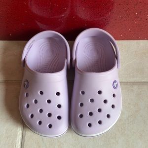 New without tags girls lavender croc